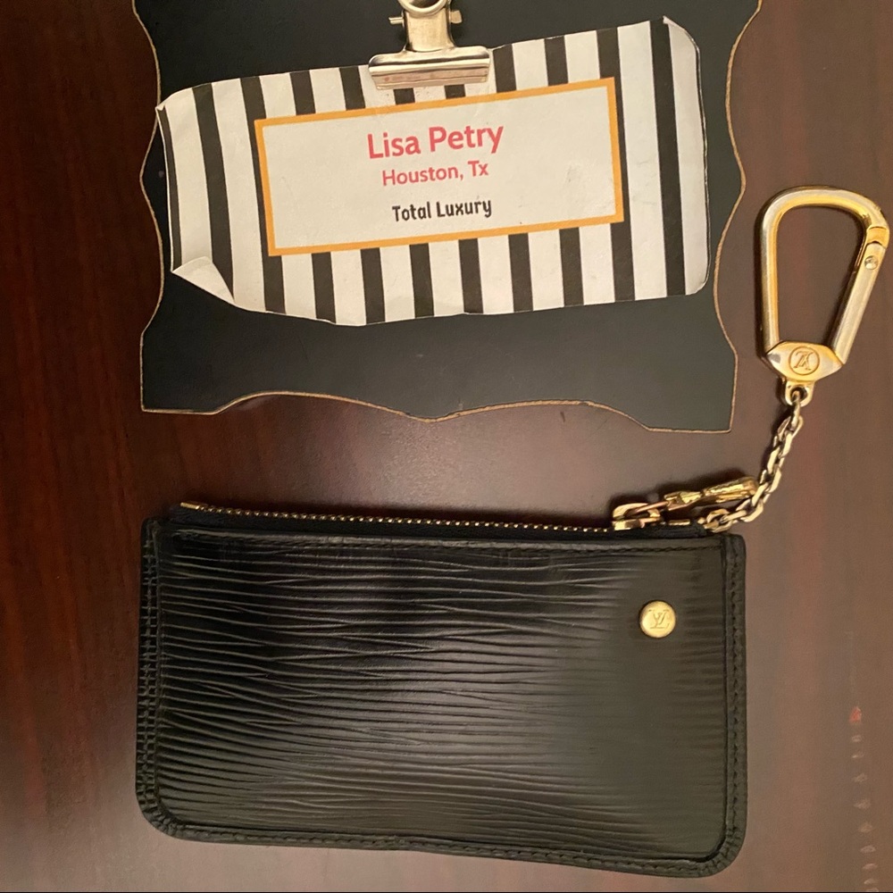 ❤️SOLD❤️VINTAGE LV KEY POUCH Black Epi Leather - Picture 3 of 8